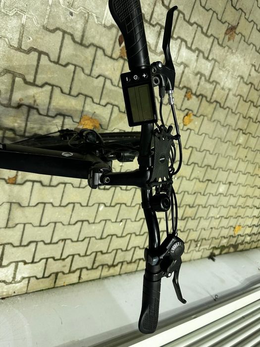 Bicicletă electrică de oraș de la marca HITWAY.