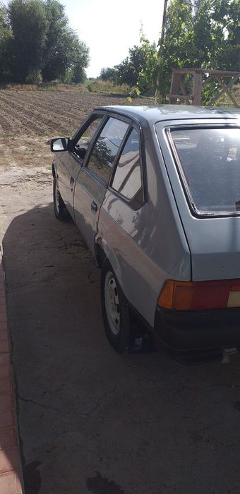 Maskvich 2141 sotiladi benzinda yurishi yumshoq motor qilingan