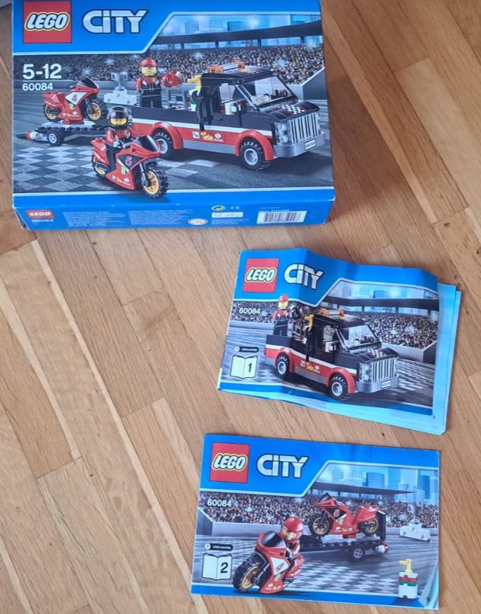 Vând  lego City  60084