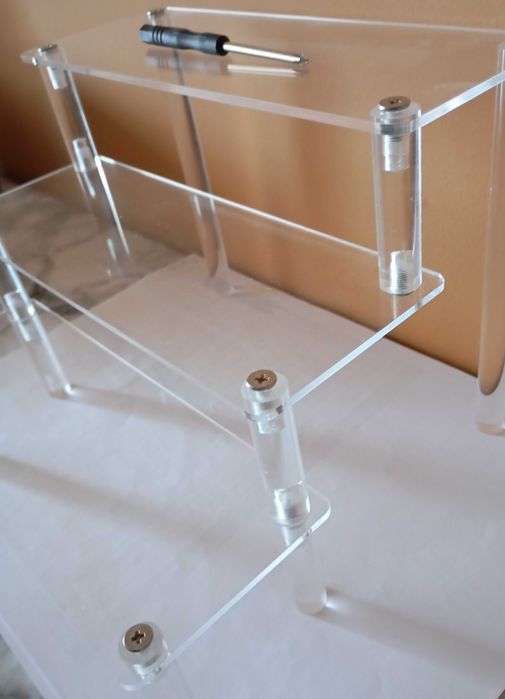 Поставка за парфюми. Пластмаса.