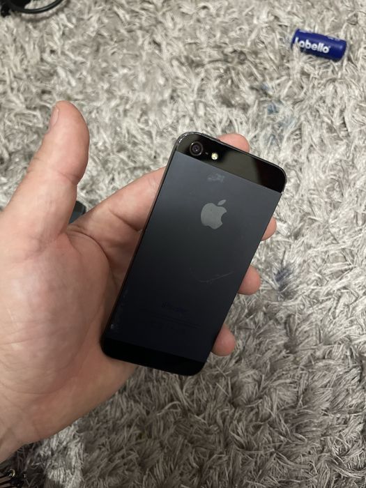 Vând IPhone 5! Arată foarte bine
