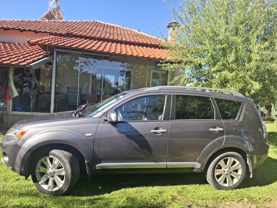 Продавам Mitsubishi Outlander