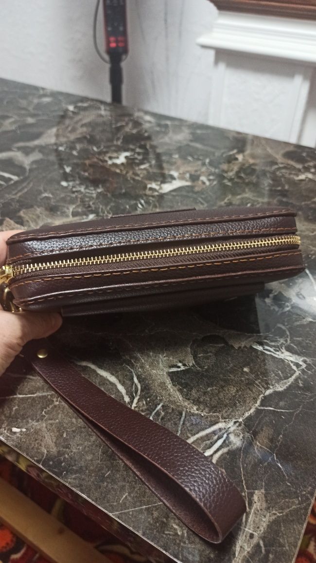 Продается барсетка кожа.