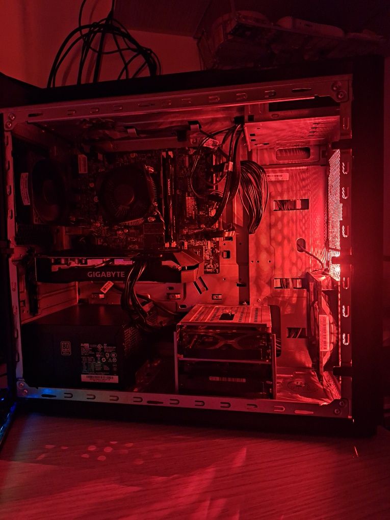 PC gaming i5 8400/ GTX 1660 Super/ 16GB DDR4