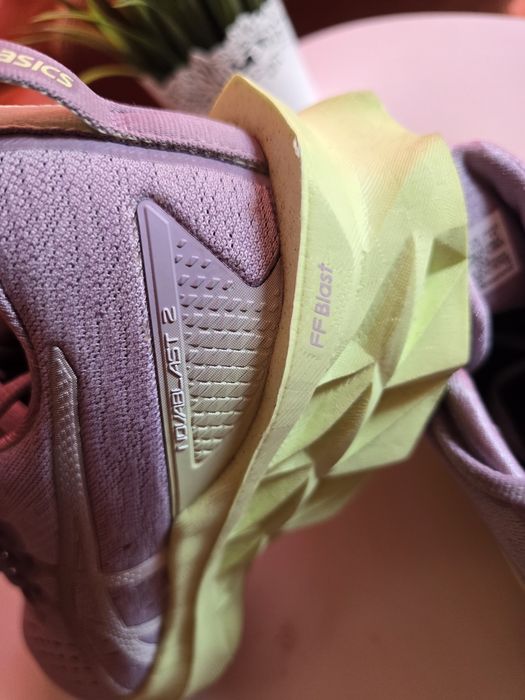 Asics  Nova blast 2