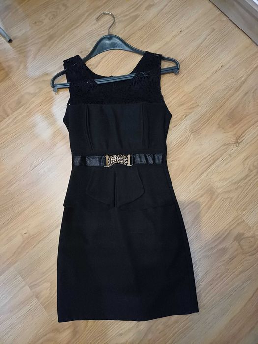 Продавам малка черна рокля