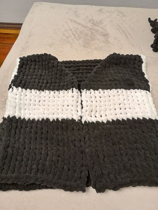 Ръчно плетени от прежда алиезе пуфи