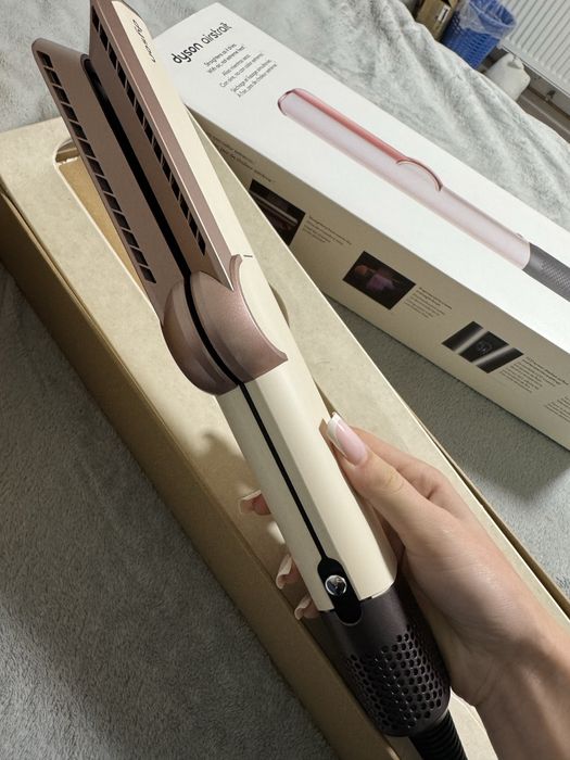 dyson airstrait , nou, stare excelenta ,fara defecte