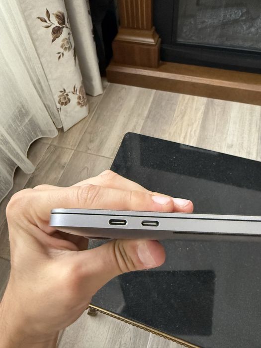 MacBook Pro 13 4TB3 Ports 16Gb Ram 512Gb NVMe