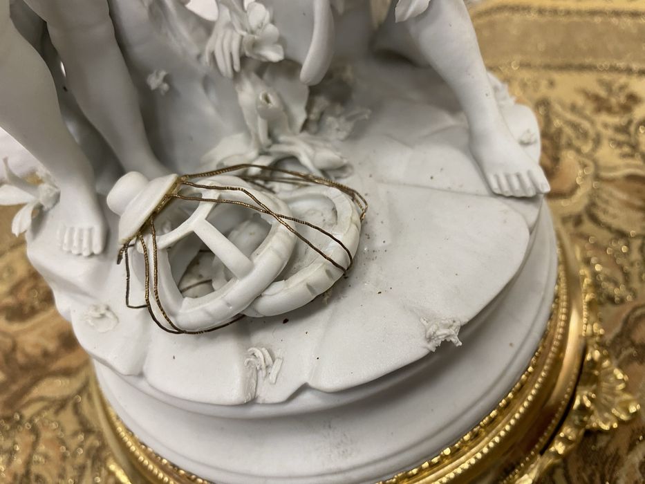 Италианска фигура от бисквитен порцелан