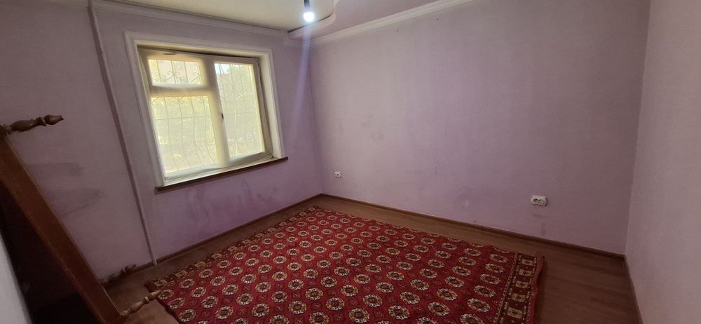 Гагарин кучасида 4 хоналик уй сотилади