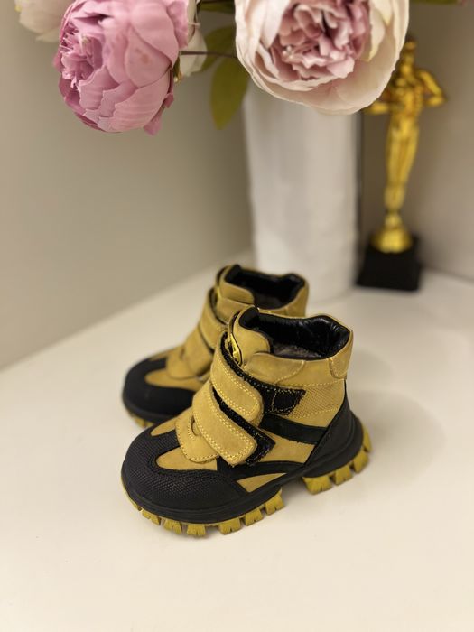 Продам зимнюю обувь Тифлани 23 размер