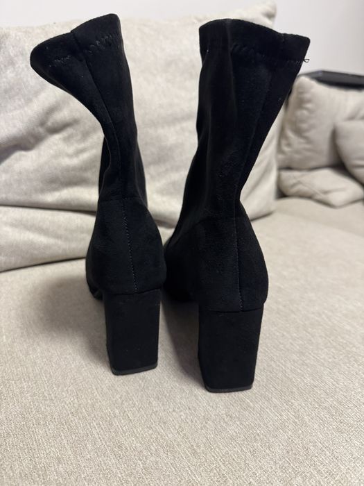 Нови Велурени боти номер 39