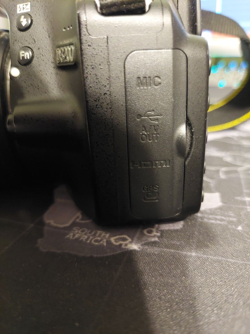 Aparat foto DSLR Nikon D3200 pachet cu Trepied, Telecomanda și Geanta