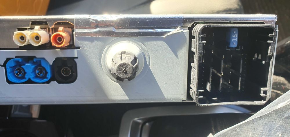 Оригинална мултимедия за пежо 208 ел 2021г.