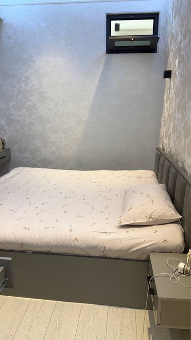 Битта киз кере квартирага