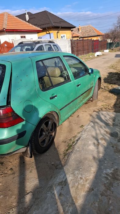 Se vinde  golf 4