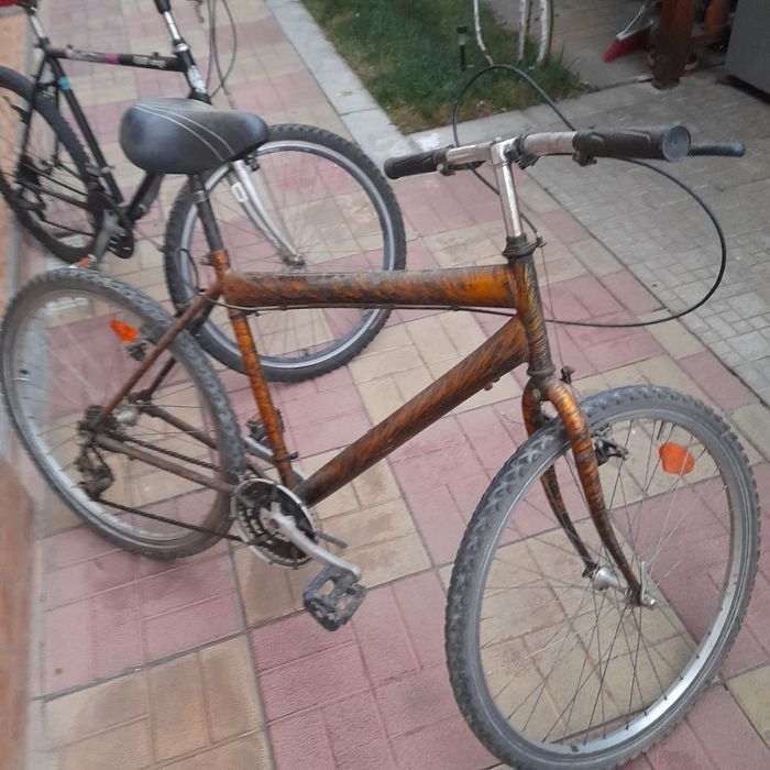 Vănd 2 biciclete pentru piese