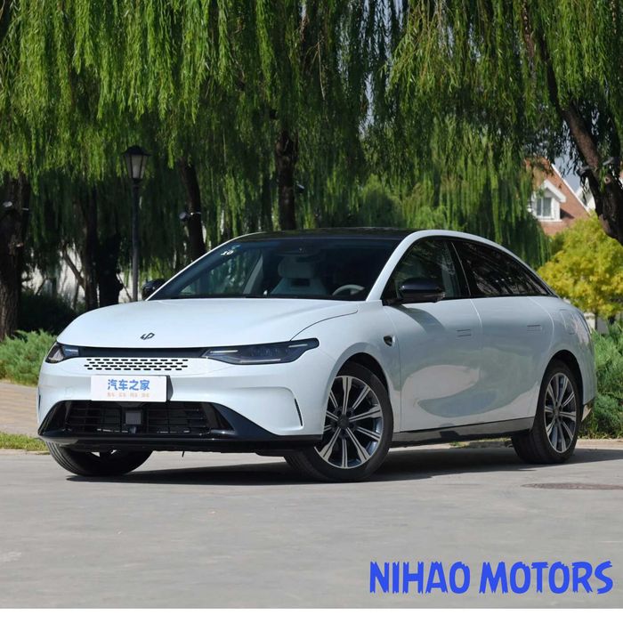 Leapmotor C01 Hybrid — умный гибридный седан нового поколения