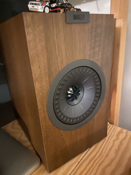 Boxe KEF Q150 Walnut