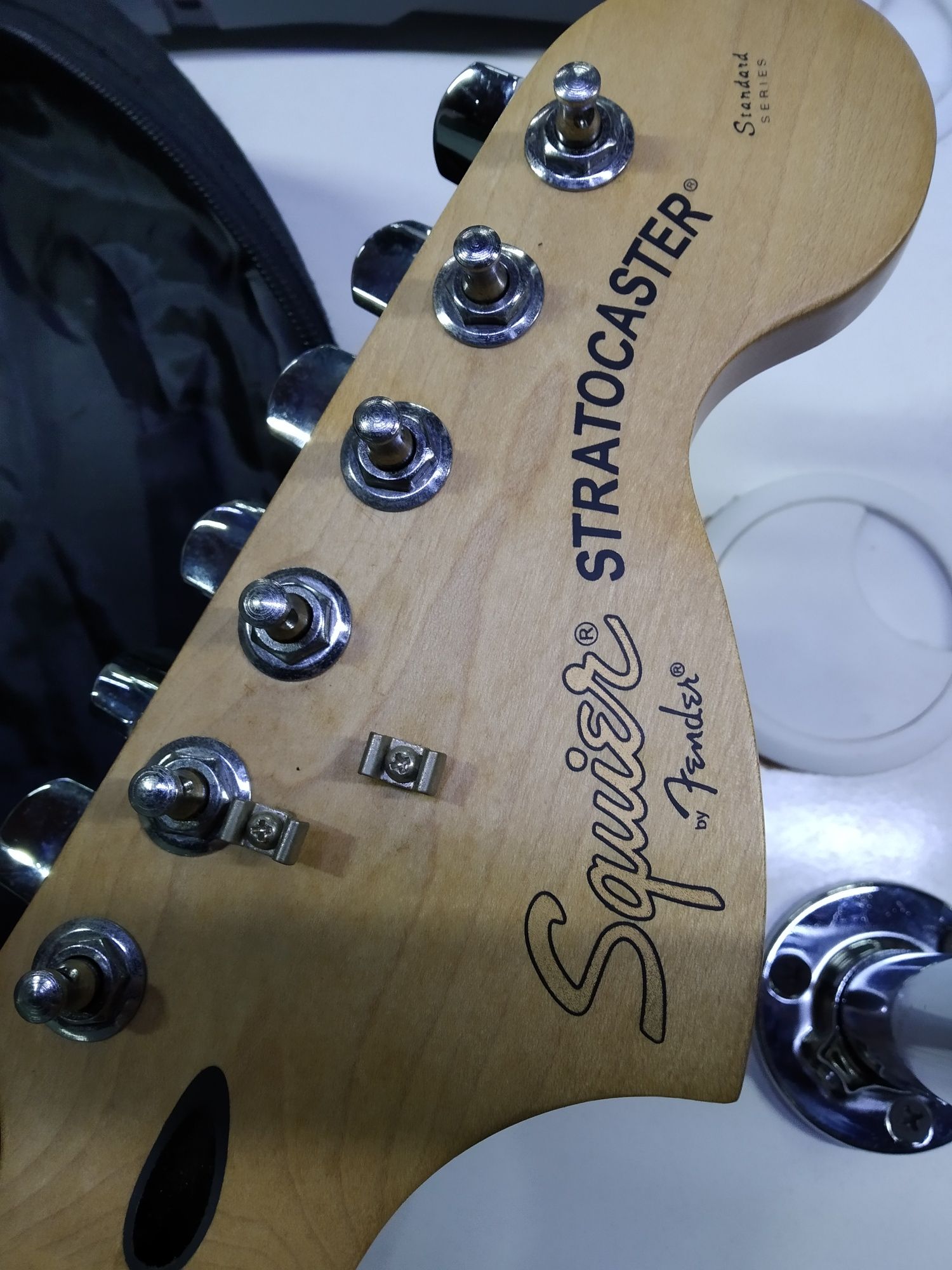 Fender squier standard stratocaster