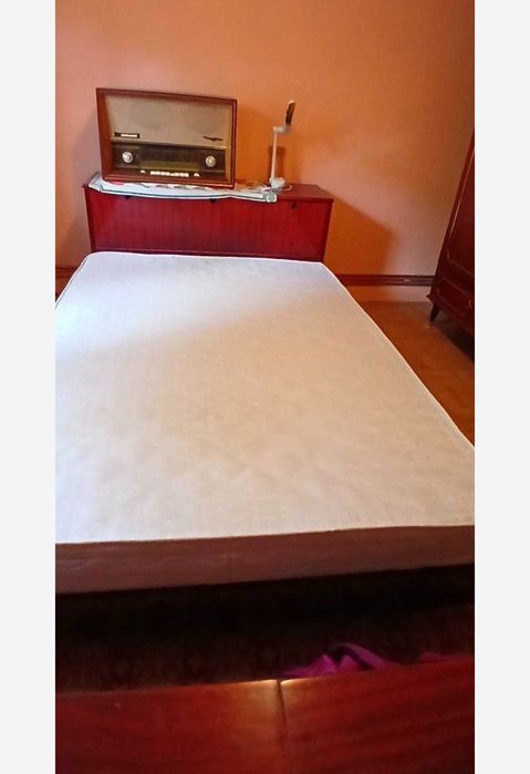 Set dormitor complet lemn masiv pat dublu cu saltea, sifonier, comoda