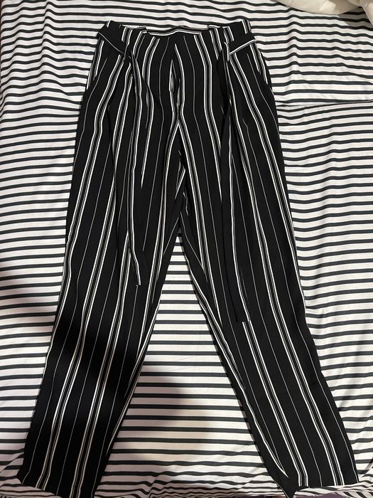 Pantaloni negri New Yorker 34, verzi Cropp 36