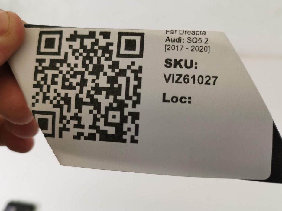 Ауди СКю5 / Audi SQ5 [ - ] Оригинален капак за мивка на фар от дясната