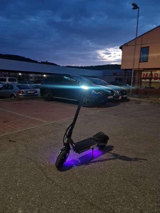 Vând trotineta electrica kukirin g2