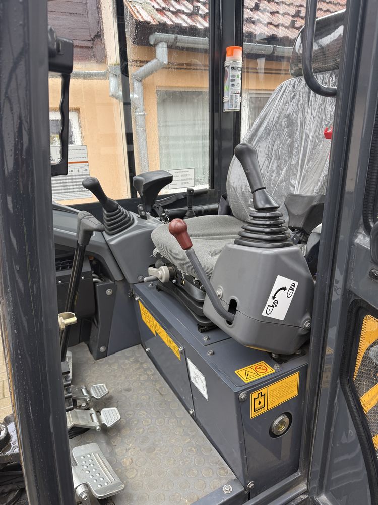 De vanzare,  Buldoexcavator yuchai U20