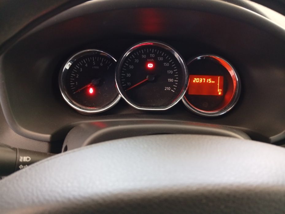 Vând Logan MCV an 2015