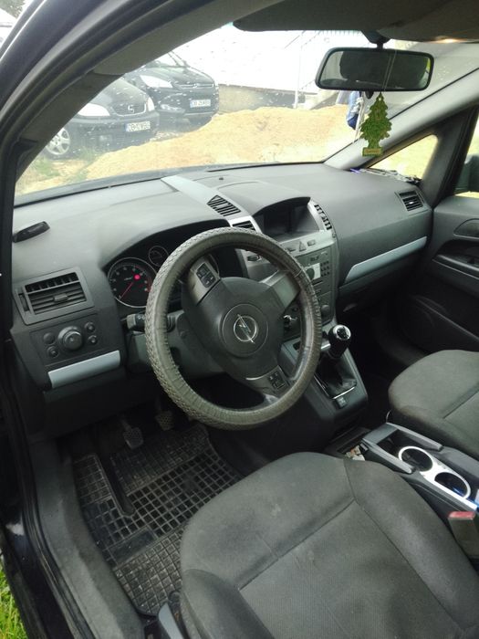 Vînd Opel Zafira