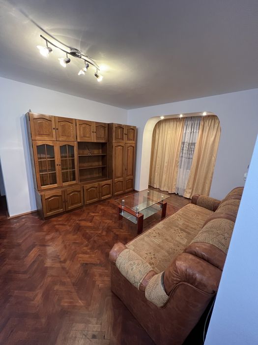 Inchiriez apartament zona gara