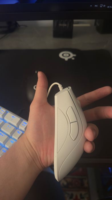 Игровая мышка Razer Deathadder essential в иделаьном состоянии