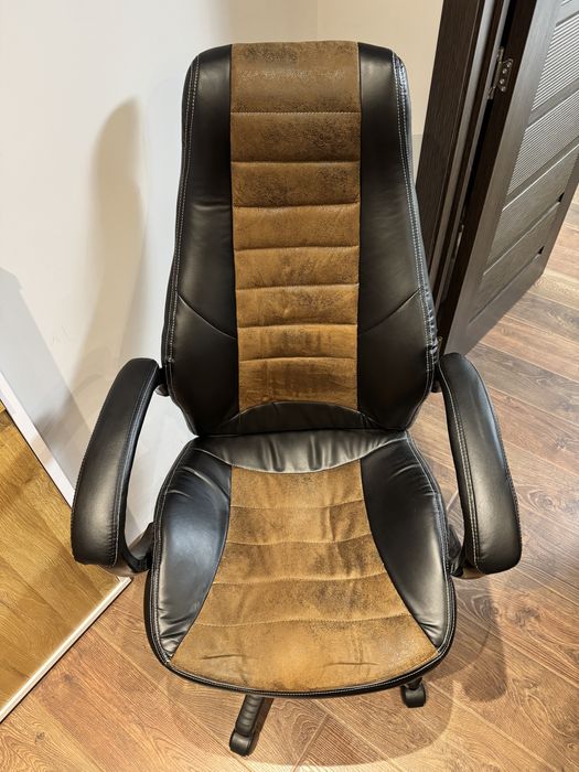 Мениджърски офис стол