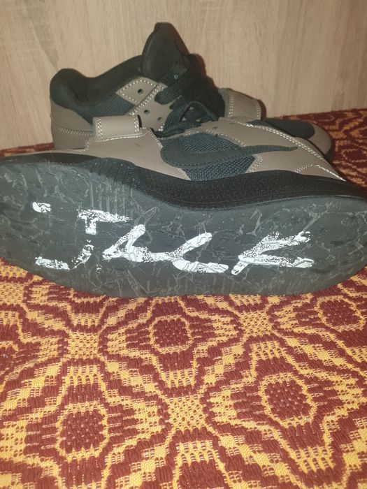 Adidasi dama travis scott x jumpman jack tr dark mocha.