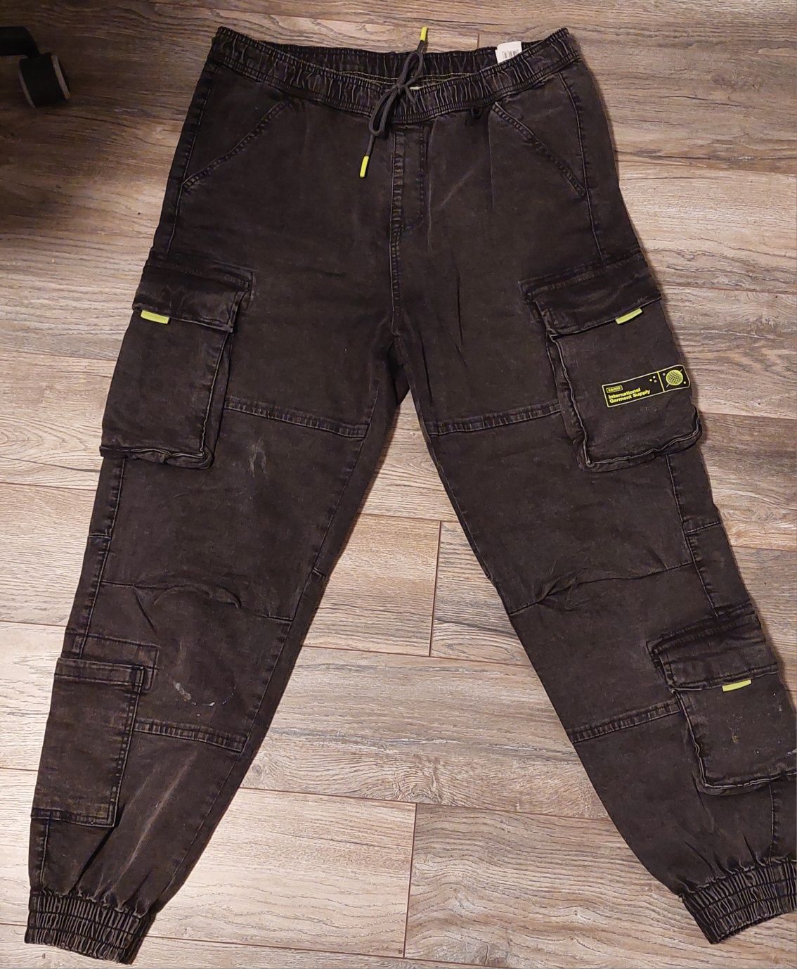 Pantaloni cargo negri CROPP