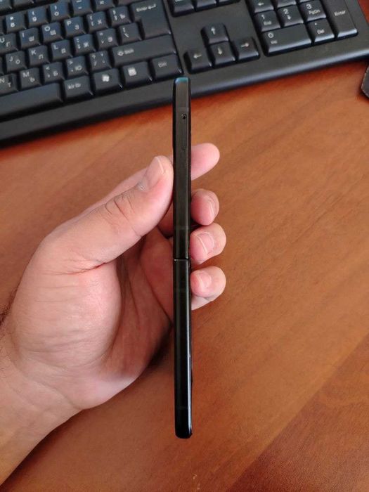 Продаётся Samsung Galaxy Z Flip 3, чёрный цвет