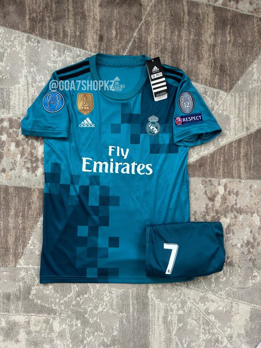 Футбольная форма ретро 2017-18 Реал Мадрид