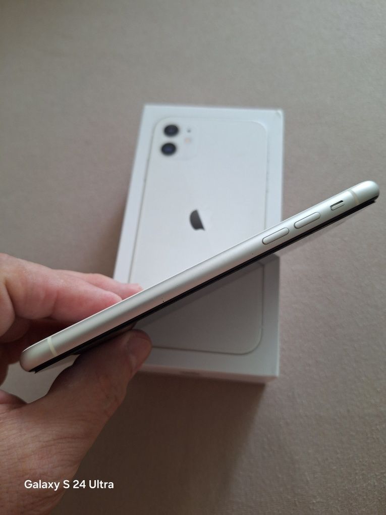 IPhone 11 White 64GB Неразличим от Нов