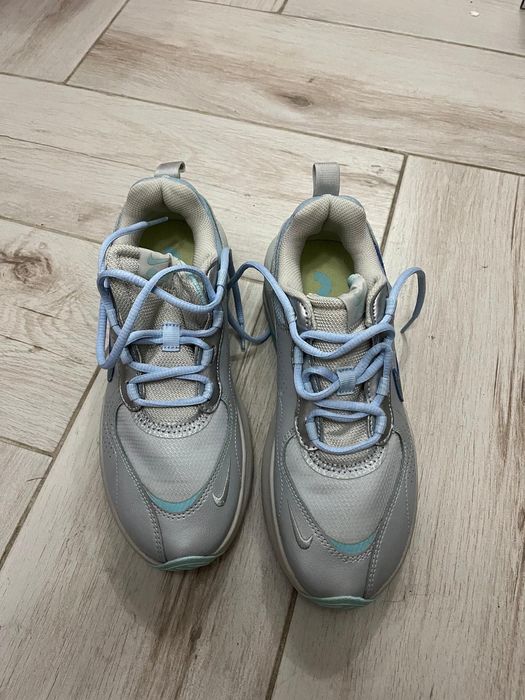 Adidasi Nike gri metalizat