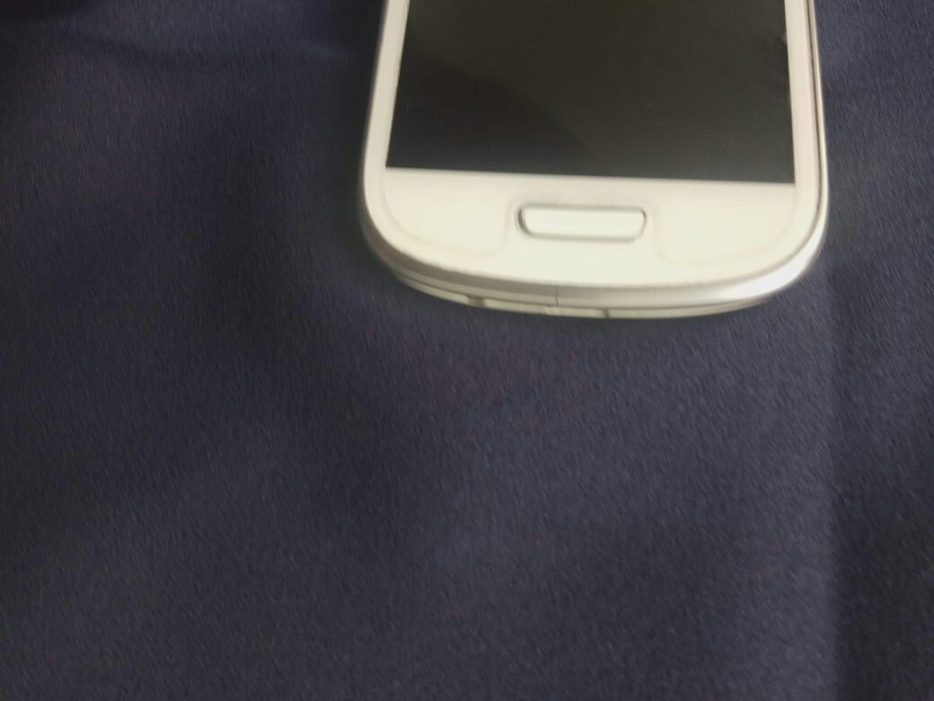 Продавам Samsung GT-I8190