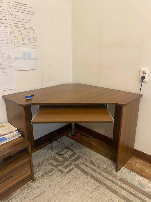Угловой стол, компьютерный стол