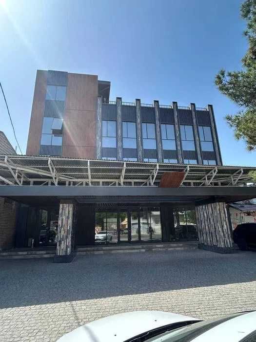 Новое 4-этажное здание с ремонтом и подвалом | 860 м² |