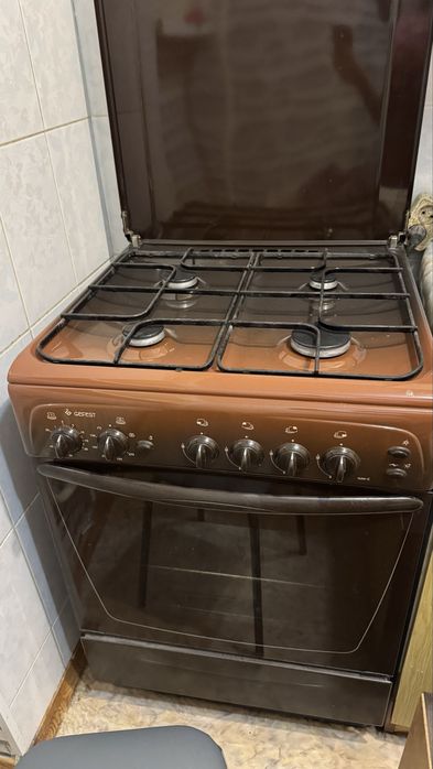 Газовый плита сатылады 26000  тап таза