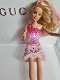 Barbie care lumineaza