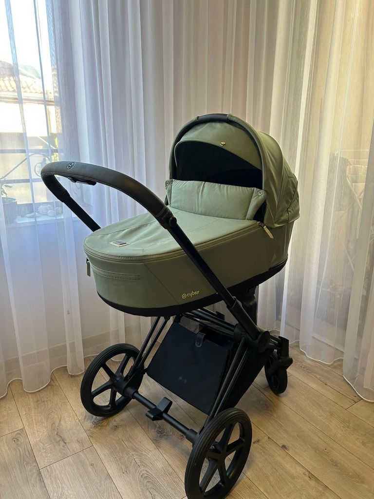 Cybex Priam 4 в цвят Leaf Green