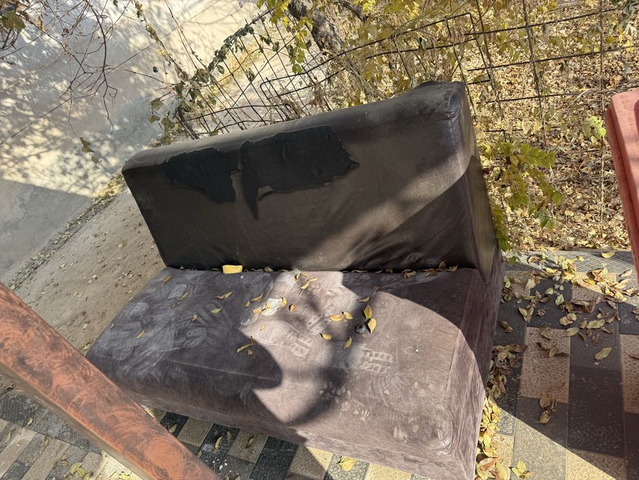 Диван сатылады жагдайы жаксы суйге беккем. 300 мын сум