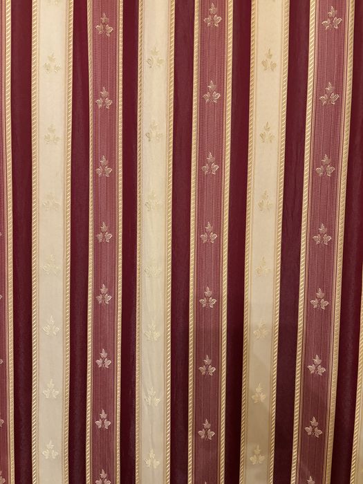 Draperii cu crin imperial