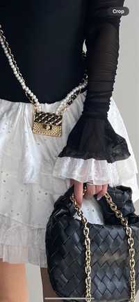 Черна рокля с Бяла дантела и широк аристократичен ръкав официална къса